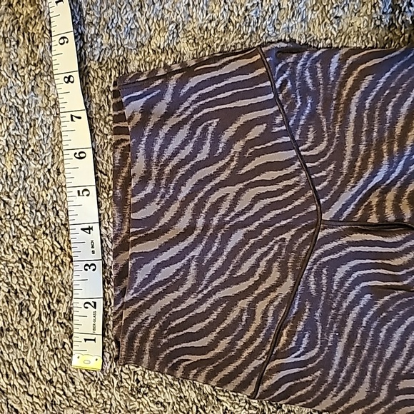 STUNNING OFFLINE BY AERIE REAL ME HIGH WAISTED ZEBRA PRINTED LEGGINGS - Picture 4 of 10